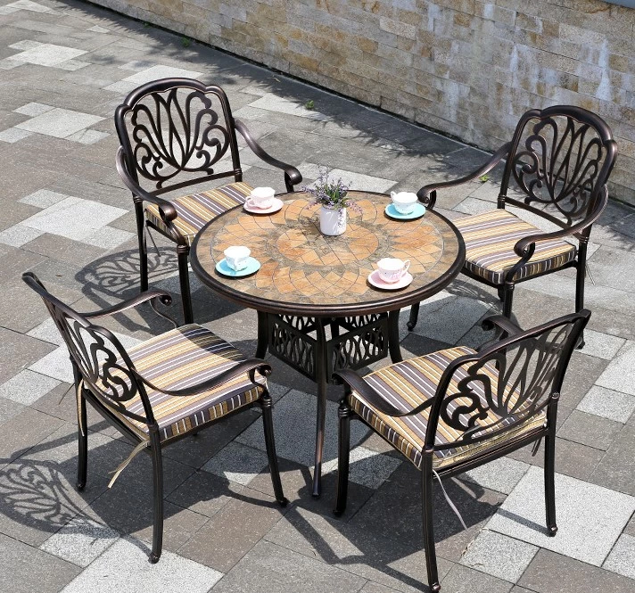 Bộ Bàn Ghế Hoa Sen Nhôm Đúc Có Phù Hợp Với Khí Hậu Việt Nam Không?
