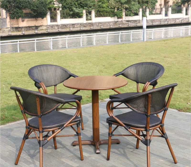 Bảo Quản Bộ Bàn Ghế Nhôm Giả Mây Như Thế Nào Để Luôn Như Mới?